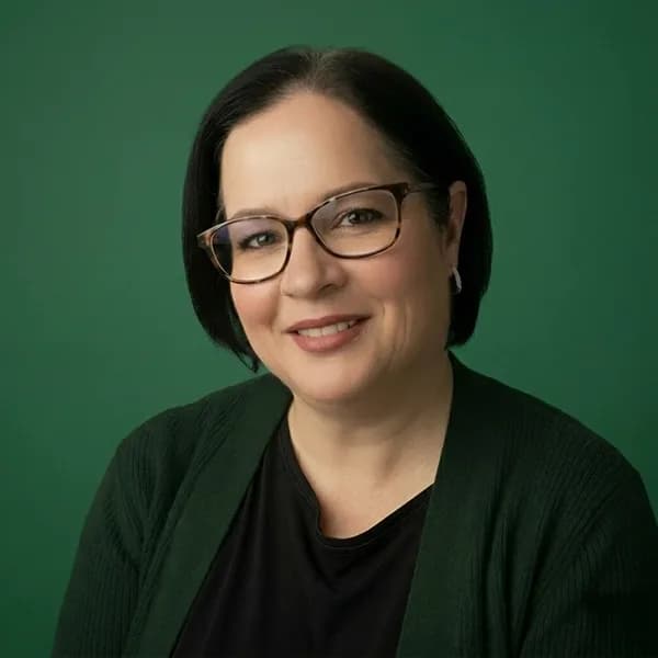 Portrait of Dr. Lisa Popp
